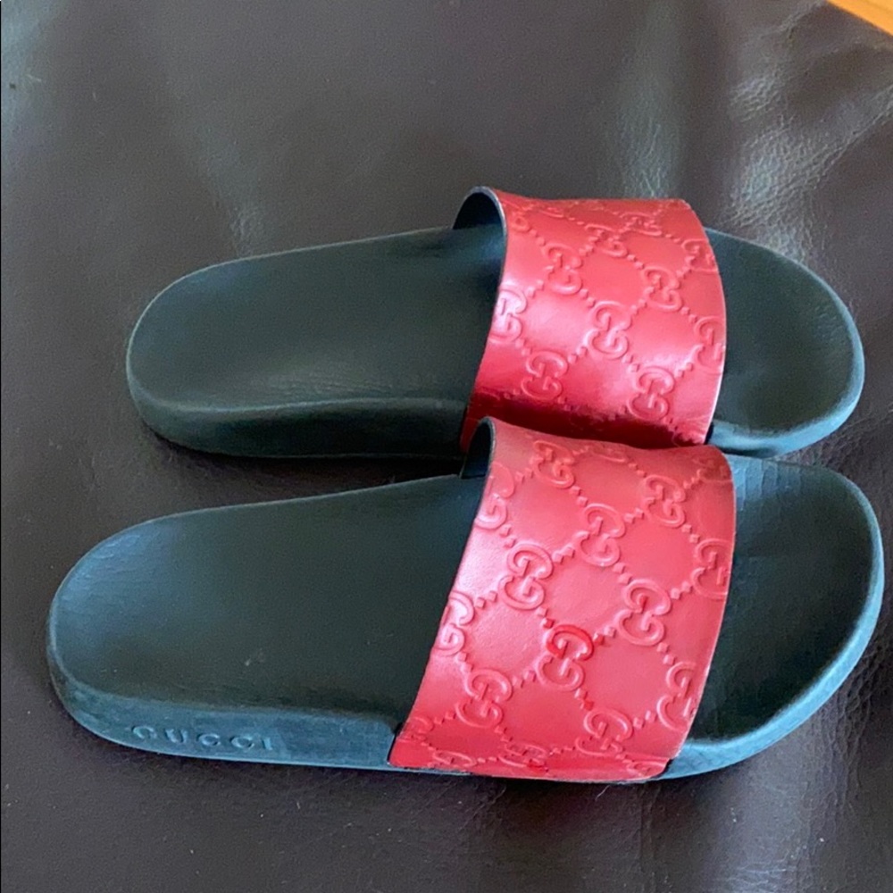 Gucci slides. Size 6